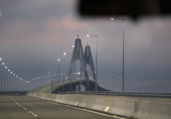1_Penggunaan sementara Jambatan Penghubung Daerah Brunei Muara dan Daerah Temburong_c.JPG