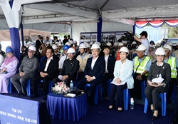 1_Tinjau perkembangan Tapak Projek Jambatan Temburong Brunei_c.jpg