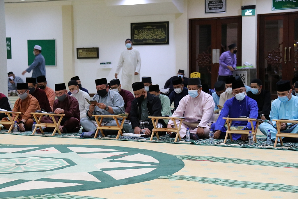 2_Dikir Maulud di Masjid Universiti Brunei Darussalam.JPG