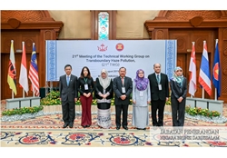 2_Mesyuarat isu pencemaran jerebu rentas sempadan_c.jpg