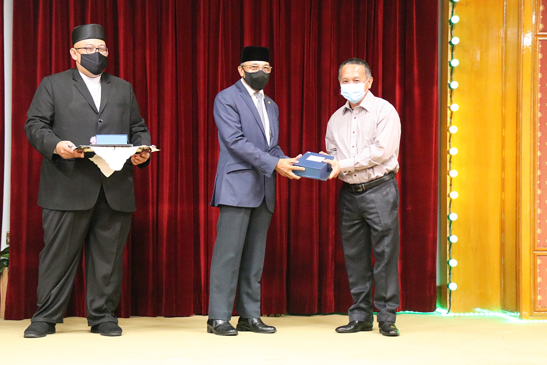 2_Penghargaan bagi 182 pesara warga Kementerian Pembangunan.JPG