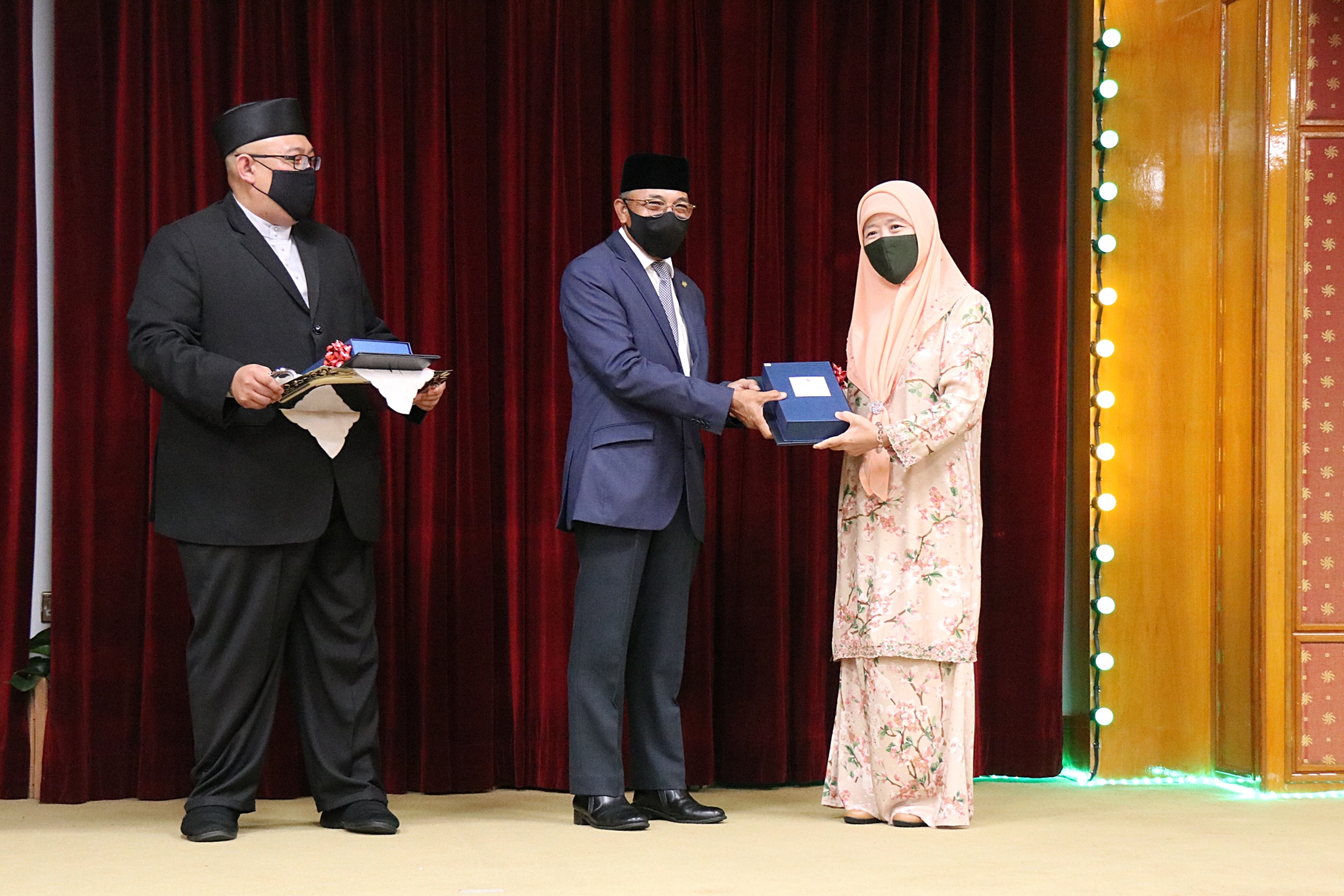 4_Penghargaan bagi 182 pesara warga Kementerian Pembangunan.JPG
