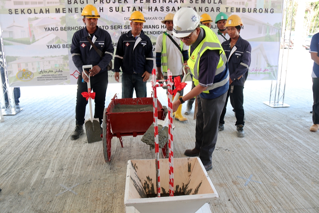 4_Perletakan batu asas projek pembinaan semula Sekolah Menengah Sultan Hassan.jpg