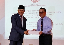 7_Penyampaian surat lantikan kepada 29 Jurutera profesional_c.jpg