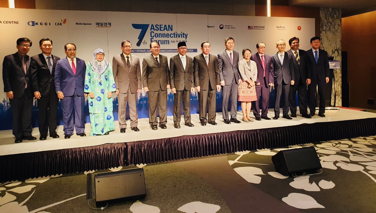 Group (ASEAN KOREA Officials).jpg