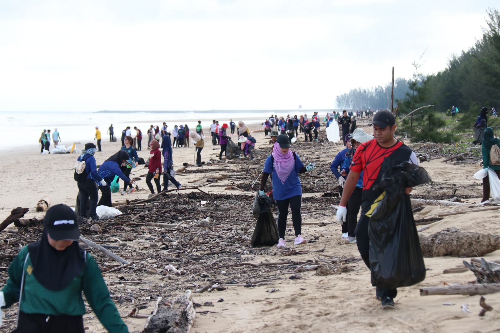 2_‘Wira Pantai’ kutip 1,488kg sisa sampah.JPG